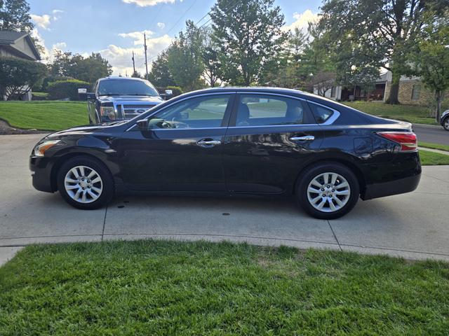 Photo of 2014 Black Nissan Altima