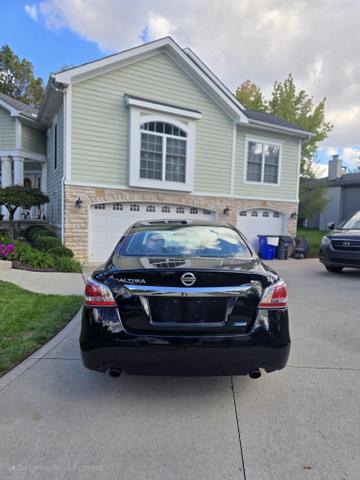 Photo of 2014 Black Nissan Altima