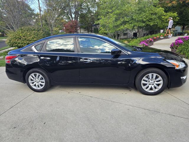 Photo of 2014 Black Nissan Altima