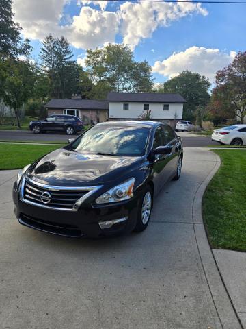 Photo of 2014 Black Nissan Altima
