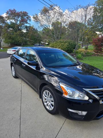 Photo of 2014 Black Nissan Altima