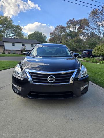 Photo of 2014 Black Nissan Altima