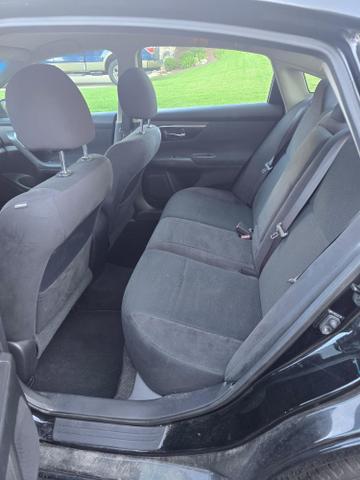 Photo of 2014 Black Nissan Altima