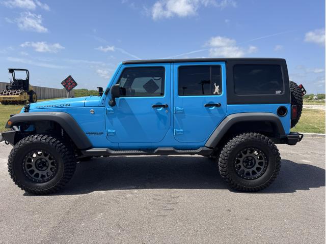 Photo of 2017 Blue Jeep Wrangler Unlimited