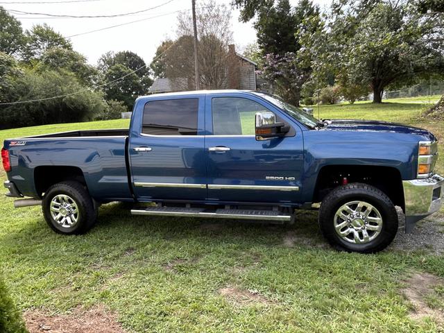 Photo of 2016 Blue Chevrolet Silverado 2500