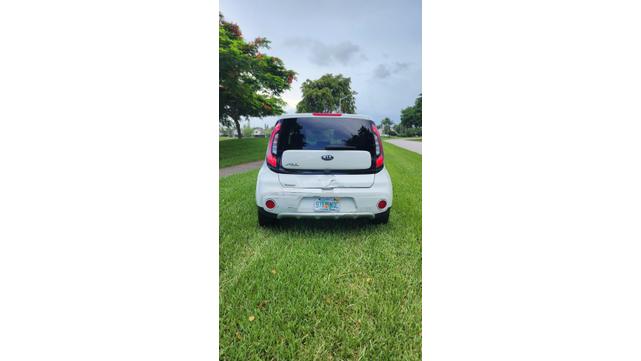 Photo of 2018 White Kia Soul