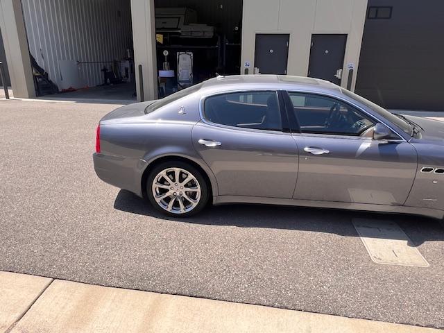 Photo of 2010 Gray Maserati Quattroporte