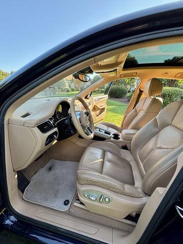 Photo of 2017 Blue Porsche Macan