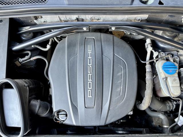 Photo of 2017 Blue Porsche Macan