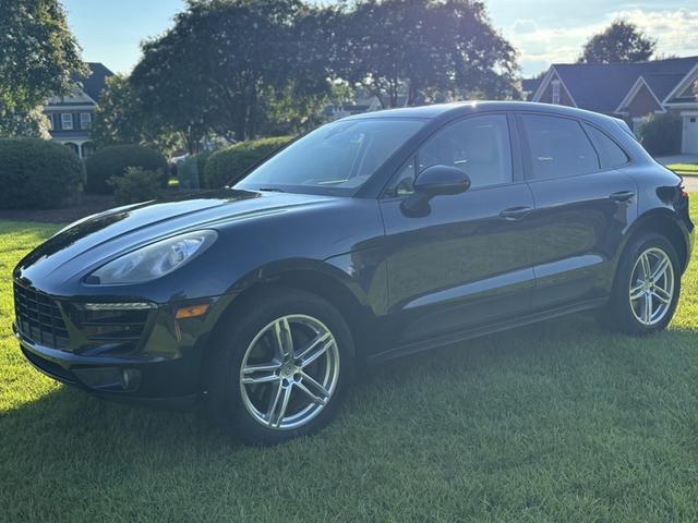 Photo of 2017 Blue Porsche Macan