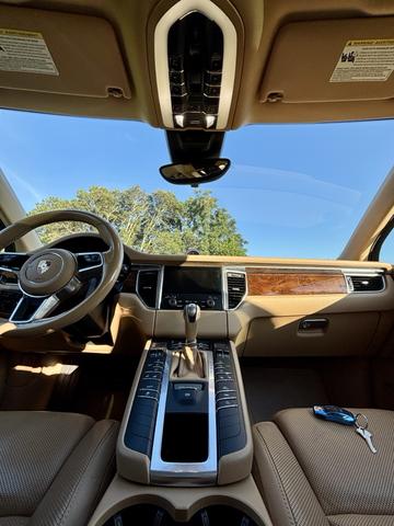Photo of 2017 Blue Porsche Macan