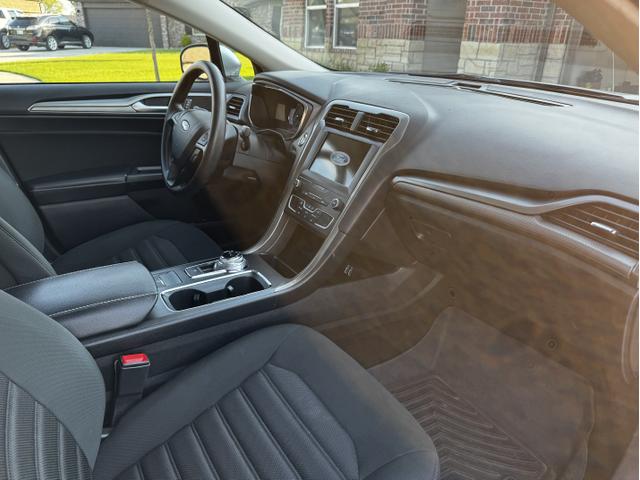 Photo of 2019 Silver Ford Fusion