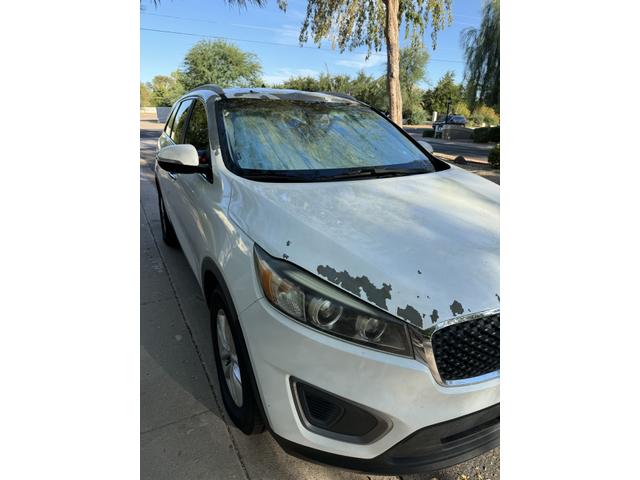 Photo of 2016 White Kia Sorento