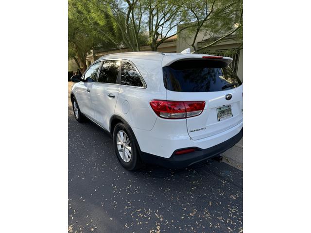 Photo of 2016 White Kia Sorento
