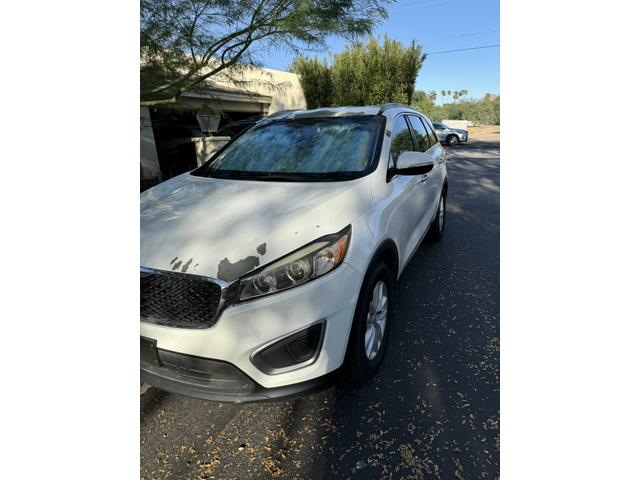 Photo of 2016 White Kia Sorento