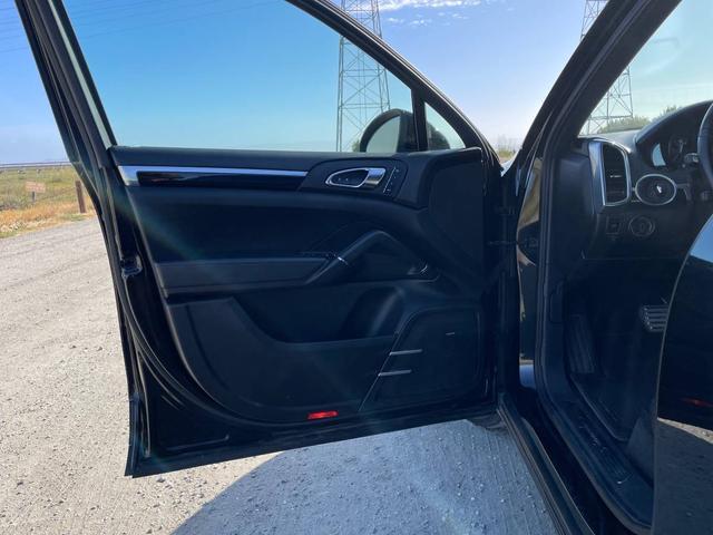 Photo of 2012 Black Porsche Cayenne