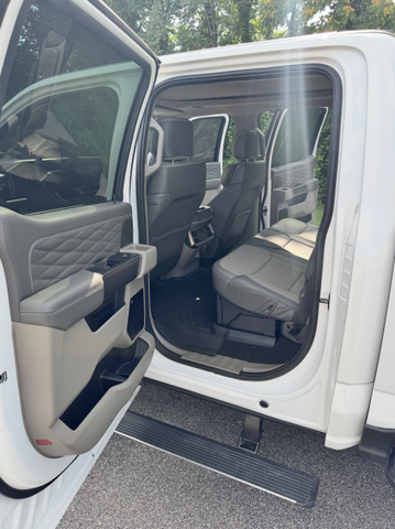 Photo of 2025 White Ford F-450