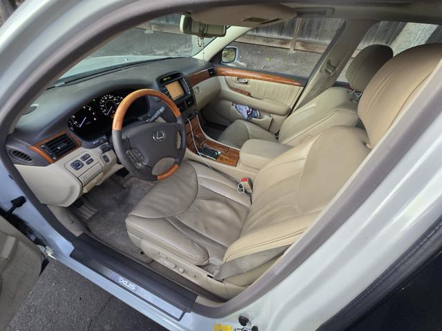 Photo of 2004 White Lexus LS 430