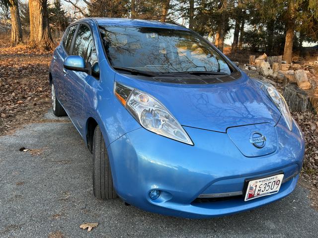 Photo of 2013 Blue Nissan Leaf