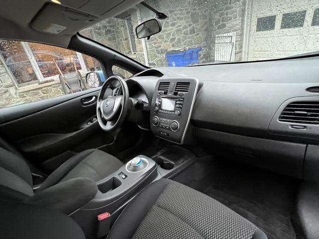 Photo of 2013 Blue Nissan Leaf