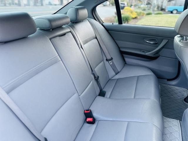 Photo of 2011 Silver BMW 335