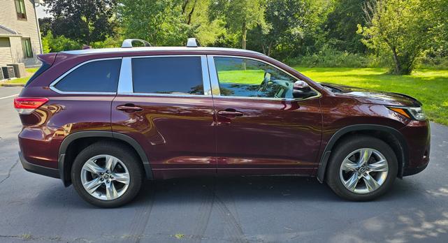 Photo of 2019 Red Toyota Highlander