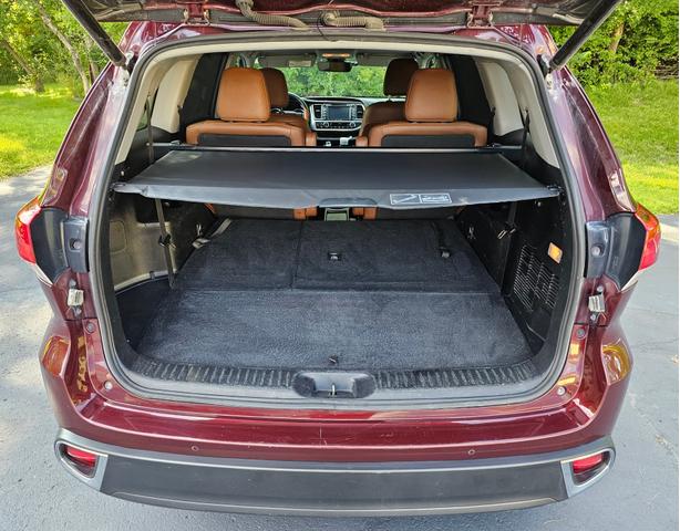 Photo of 2019 Red Toyota Highlander