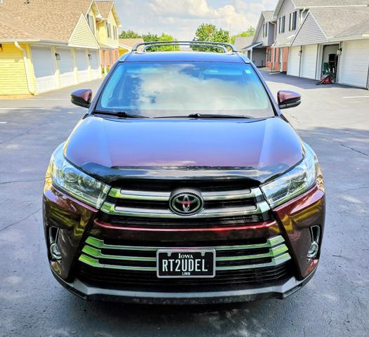 Photo of 2019 Red Toyota Highlander
