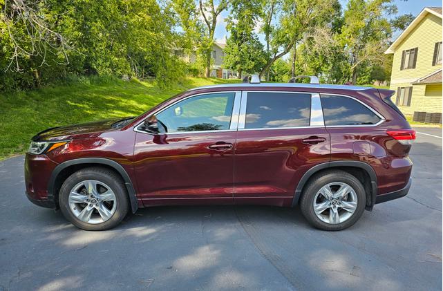 Photo of 2019 Red Toyota Highlander