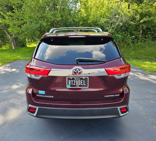 Photo of 2019 Red Toyota Highlander