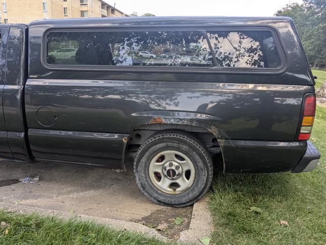 Photo of 2004 Black GMC Sierra 1500