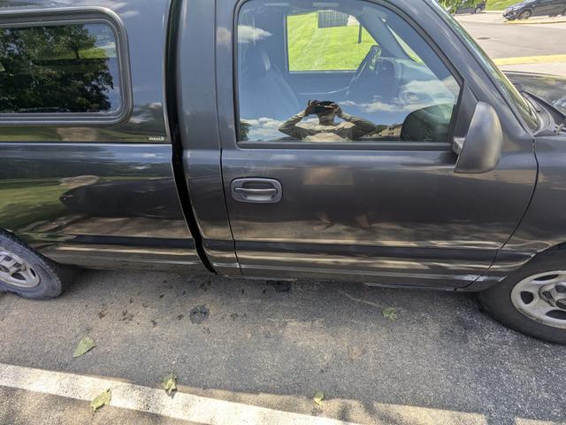 Photo of 2004 Black GMC Sierra 1500