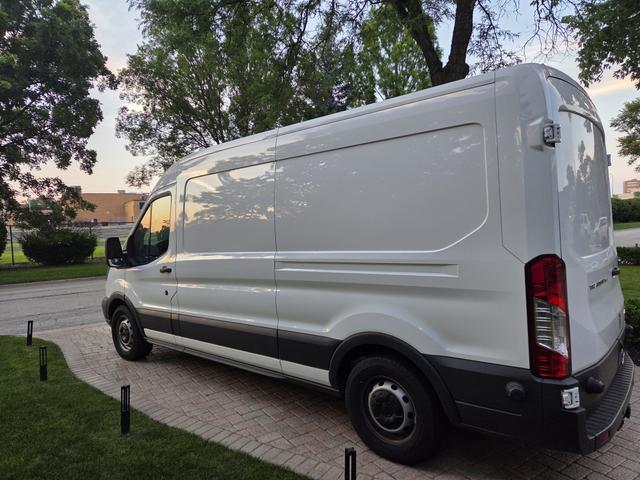 Photo of 2017 White Ford Transit-150