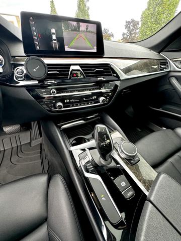 Photo of 2019 Silver BMW 530