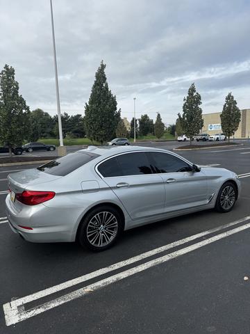 Photo of 2019 Silver BMW 530