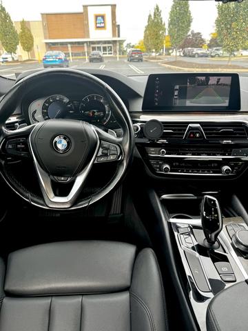 Photo of 2019 Silver BMW 530
