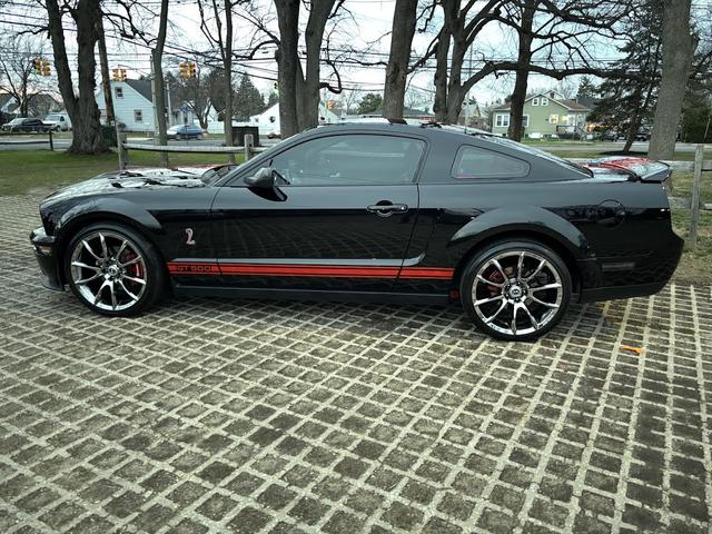 Photo of 2006 Black Ford Mustang