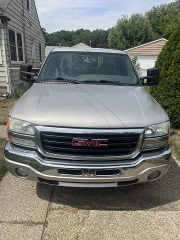 Photo of 2004 Silver GMC Sierra 1500