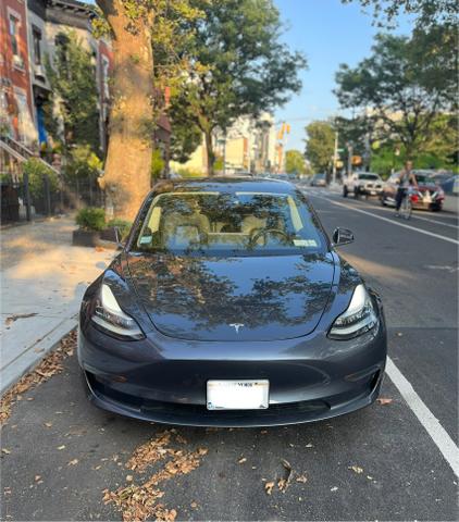 Photo of 2019 Gray Tesla Model 3