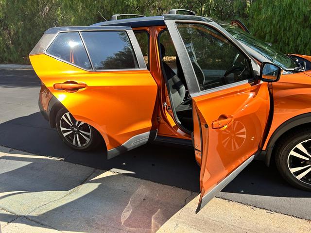 Photo of 2019 Orange Nissan Kicks