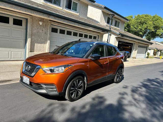 Photo of 2019 Orange Nissan Kicks