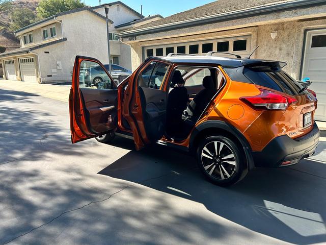 Photo of 2019 Orange Nissan Kicks