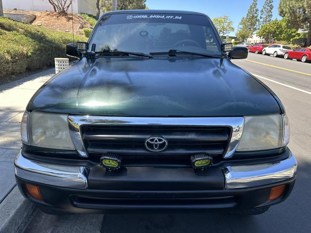 Photo of 1999 Green Toyota Tacoma