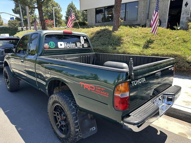 Photo of 1999 Green Toyota Tacoma