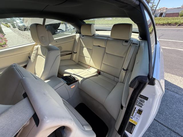 Photo of 2009 White BMW 328