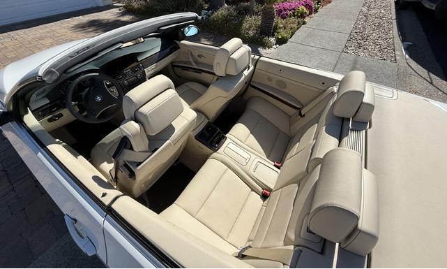 Photo of 2009 White BMW 328