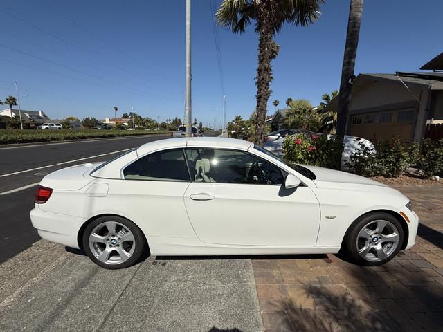 Photo of 2009 White BMW 328