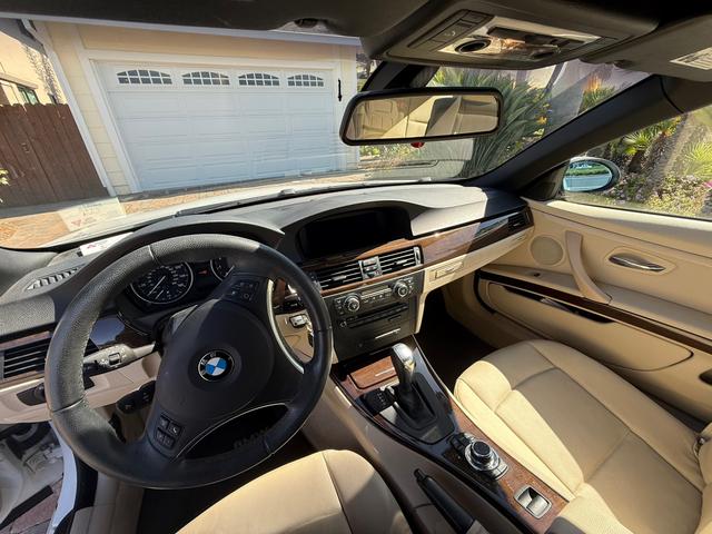 Photo of 2009 White BMW 328