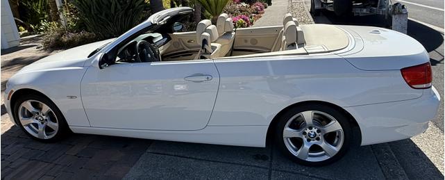 Photo of 2009 White BMW 328