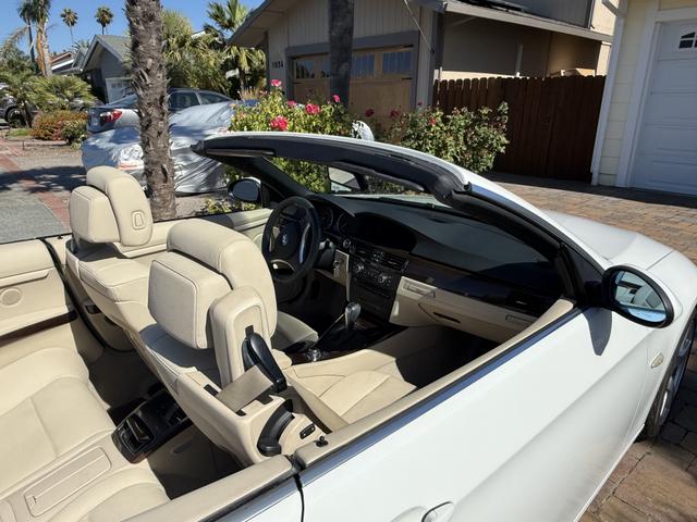Photo of 2009 White BMW 328
